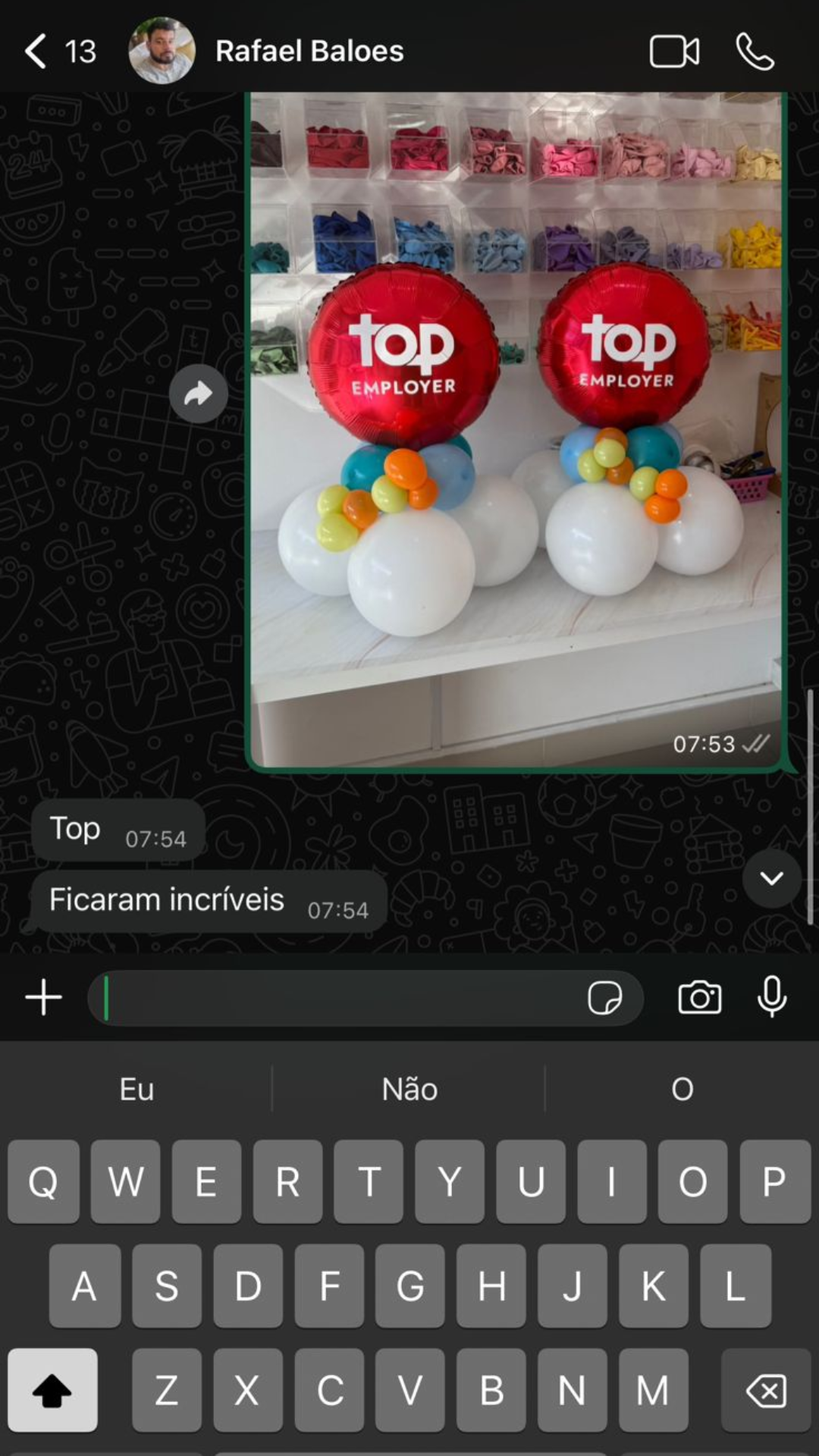 Decoração personalizada para festas e eventos, com balões decorativos, painéis temáticos e ambientação completa, desenvolvida pela BeJu Festa Personalizada.